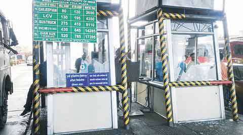 toll booth vendalised, Khed Shivapur toll booth, mob vendalises toll booth, pune news