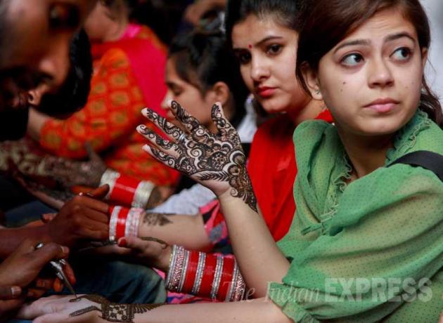 karva chauth, Indian women, Indian women karva chauth, karva chauth festival