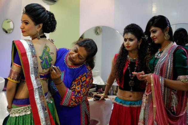 navratri, garba, gujarat, gujarat navratri, navratri in gujarat, gujarat garba photos, gujarat navratri photos, garba photos gujarat, dandiya photos, gujarat dandiya photos, gujarat news, gujarat photos, india festival photos