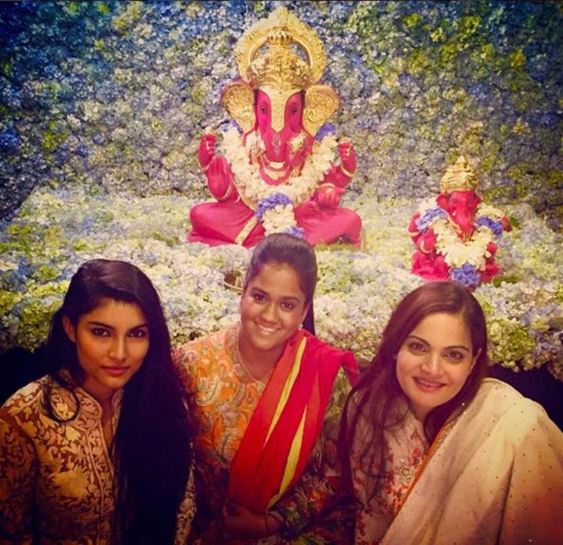 salman khan, salman khan's family, salman khan family members, salman khan father, salim khan, salman khan's mother, salman khan, sushila charak, helen, arbaaz khan, sohail khan, arpita khan, alvira khan, atul agnigotri, salman khan family pics, salman khan pics, entertainment, bollywood