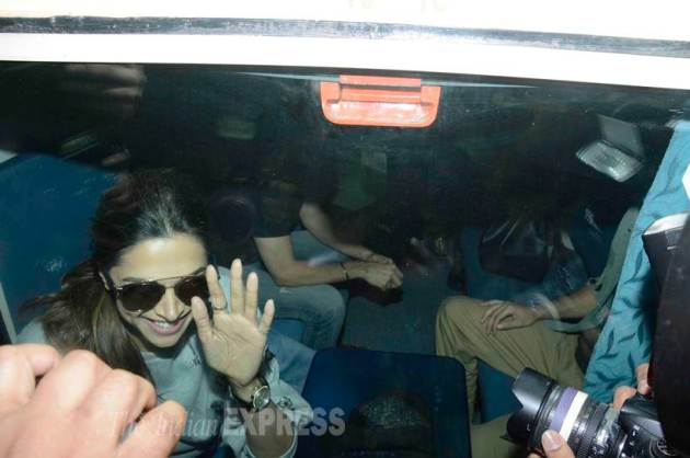 deepika padukone, ranbir kapoor, tamasha, imtiaz ali, deepika, ranbir, deepika padukone in train, deepika padukona train pictures, ranbir kapoor in train, ranbir kapoor train pictures, ranbir deepika train, deepika ranbir train pics, imtiaz deepika ranbir, entertainment, bollywood, tamasha