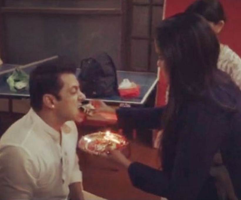 salman khan, salman khan's family, salman khan family members, salman khan father, salim khan, salman khan's mother, salman khan, sushila charak, helen, arbaaz khan, sohail khan, arpita khan, alvira khan, atul agnigotri, salman khan family pics, salman khan pics, entertainment, bollywood