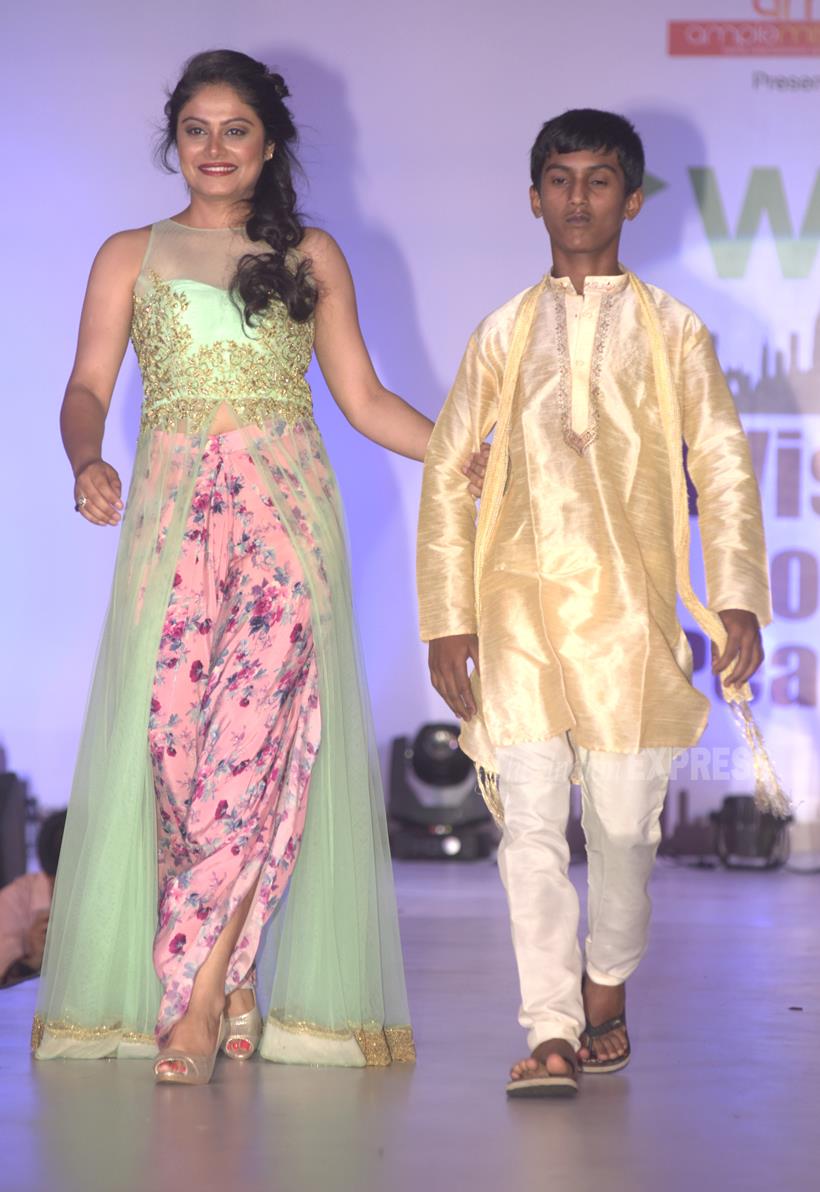 Jacqueline Fernandez, Divyanka Tripathi, Yuvika Chaudhary, Kritika Kamra, Toral Rasputra, Sugandha Mishra, Suchitra Pillai, Jaya Bhattacharya, Aneel Murarka, Dr. Uday Salunkhe, Ranveer Brar, Zoya Afroz, Deepak Dobriyal, entertainment