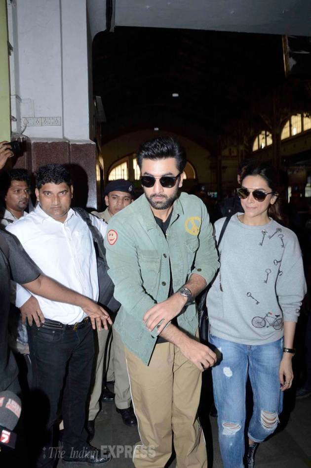 deepika padukone, ranbir kapoor, tamasha, imtiaz ali, deepika, ranbir, deepika padukone in train, deepika padukona train pictures, ranbir kapoor in train, ranbir kapoor train pictures, ranbir deepika train, deepika ranbir train pics, imtiaz deepika ranbir, entertainment, bollywood, tamasha