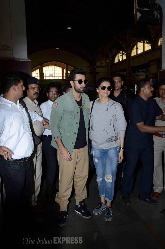 deepika padukone, ranbir kapoor, tamasha, imtiaz ali, deepika, ranbir, deepika padukone in train, deepika padukona train pictures, ranbir kapoor in train, ranbir kapoor train pictures, ranbir deepika train, deepika ranbir train pics, imtiaz deepika ranbir, entertainment, bollywood, tamasha