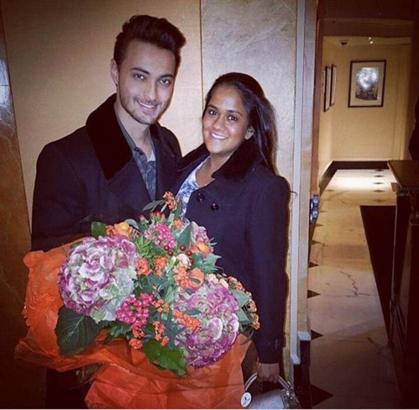 salman khan, salman khan's family, salman khan family members, salman khan father, salim khan, salman khan's mother, salman khan, sushila charak, helen, arbaaz khan, sohail khan, arpita khan, alvira khan, atul agnigotri, salman khan family pics, salman khan pics, entertainment, bollywood
