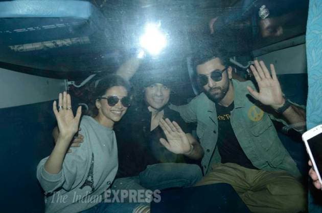 deepika padukone, ranbir kapoor, tamasha, imtiaz ali, deepika, ranbir, deepika padukone in train, deepika padukona train pictures, ranbir kapoor in train, ranbir kapoor train pictures, ranbir deepika train, deepika ranbir train pics, imtiaz deepika ranbir, entertainment, bollywood, tamasha