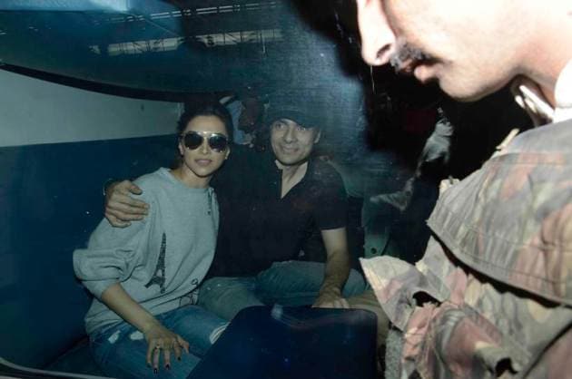 deepika padukone, ranbir kapoor, tamasha, imtiaz ali, deepika, ranbir, deepika padukone in train, deepika padukona train pictures, ranbir kapoor in train, ranbir kapoor train pictures, ranbir deepika train, deepika ranbir train pics, imtiaz deepika ranbir, entertainment, bollywood, tamasha