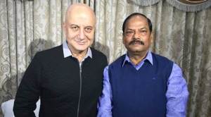 Anupam Kher, Raghuvar Das, Anupam Kher Raghuvar das, Anupam Kher MS dhoni, Anupam Kher MS Dhoni Movie, Anupam Kher Meets Rashuvar das, Anupam Kher Meets Jharkhand Chief Minister, Entertainment news