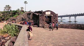 bandra, bandra riun, grand bandra ruin, bandra bandstand ruin, , mumbai, changing mumbai landscape, mumbai news