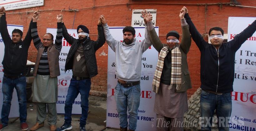 Kashmiri Pandit, Hug Campaign, Jammu and Kashmir, tolerance, Brotherhood, Interfaith Dialogue, Sandeep Mawa, Blindfolded Kashmiri Pandit, Kashmiri Pandit invites hugs, Promote Brotherhood, Kashmir News, Jammu News, Jammu and Kashmir news, Srinagar news