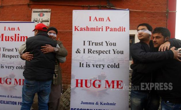 Kashmiri Pandit, Hug Campaign, Jammu and Kashmir, tolerance, Brotherhood, Interfaith Dialogue, Sandeep Mawa, Blindfolded Kashmiri Pandit, Kashmiri Pandit invites hugs, Promote Brotherhood, Kashmir News, Jammu News, Jammu and Kashmir news, Srinagar news