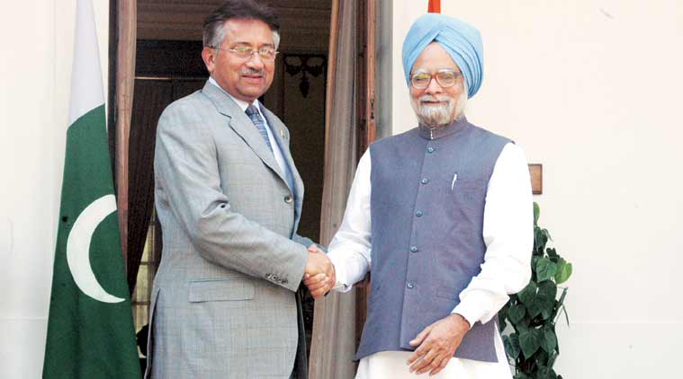 In 2005, then president of Pakistan, Pervez Musharraf, shakes hands with then prime minister of India, Manmohan Singh, in New Delhi. (Source: Getty Images)