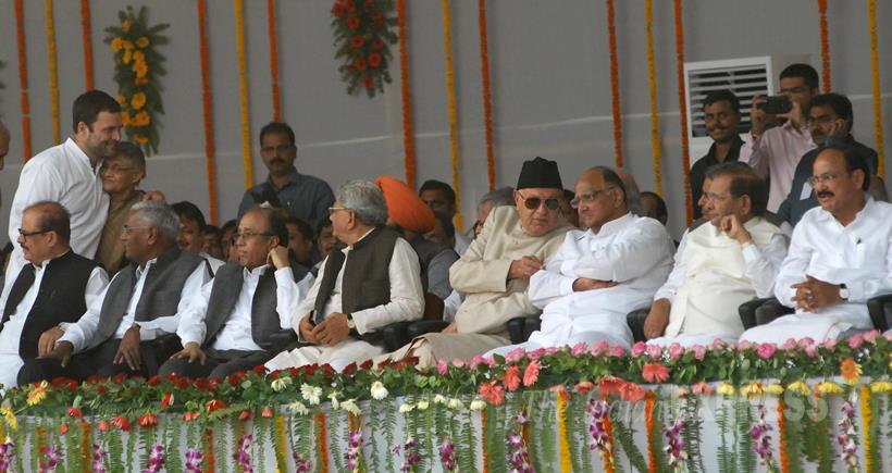 Nitish Kumar, Nitish Kumar Swearing in, Nitish Kumar Bihar CM, Nitish Kumar News, Lalu Prasad Yadav, Arvind Kejriwal, Rahul Gandhi, Mamata Banerjee, Nitish Kumar Latest News, Nitish Kumar Breaking News