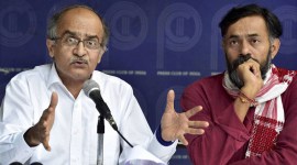 demonetisation, 500 ban, 1000 ban, modi, pm modi, ATM machines, 2000 notes. 500 note ban, 1000 note ban, swaraj abhiyan, yogendra yadav, prashant bhushan, narendra modi, indian express, india news