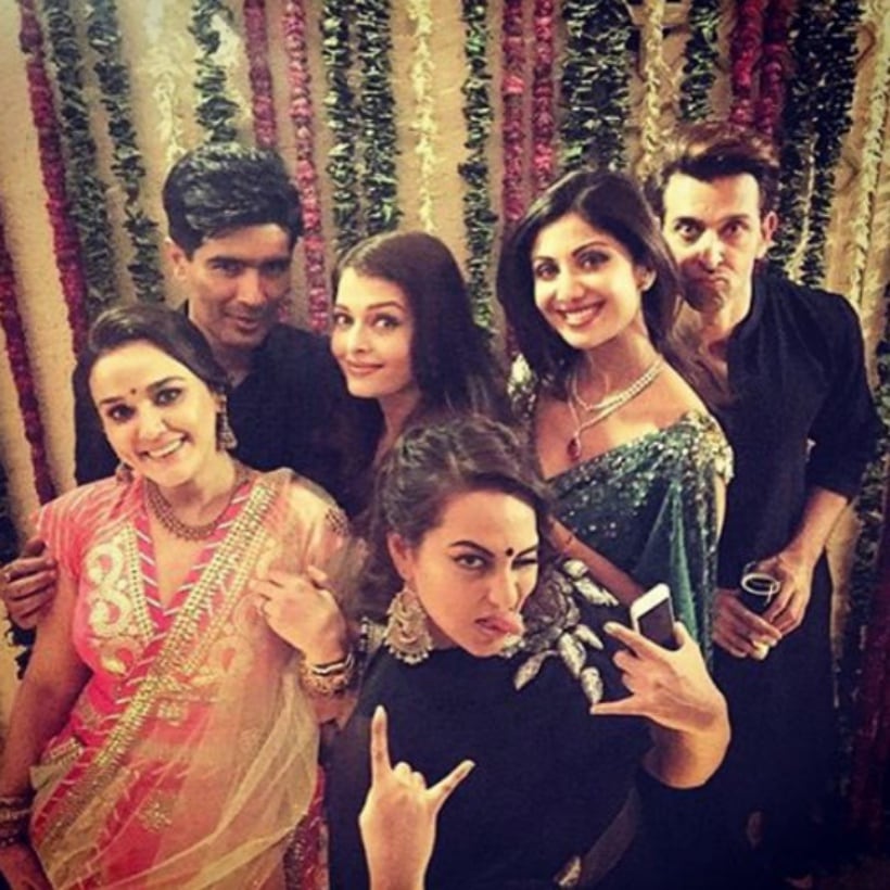 Amitabh Bachchan, Aishwarya Rai Bachchan, Abhishek Bachchan, Preity Zinta, Rani Mukerji, Shilpa Shettty, Aaradhya Bachchan, Saif Ali Khan, Kareena Kapoor, Karisma Kapoor, Manish Malhotra, sonam Kapoor, Alia Bhatt, Ranveer Singh, Athiya Shetty, Tiger Shroff, Maheep Kapoor, Sanjay Kapoor, Amrita Arora, Malaika Arora Khan, Diwali party, bollywood, entertainment