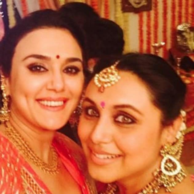 Amitabh Bachchan, Aishwarya Rai Bachchan, Abhishek Bachchan, Preity Zinta, Rani Mukerji, Shilpa Shettty, Aaradhya Bachchan, Saif Ali Khan, Kareena Kapoor, Karisma Kapoor, Manish Malhotra, sonam Kapoor, Alia Bhatt, Ranveer Singh, Athiya Shetty, Tiger Shroff, Maheep Kapoor, Sanjay Kapoor, Amrita Arora, Malaika Arora Khan, Diwali party, bollywood, entertainment