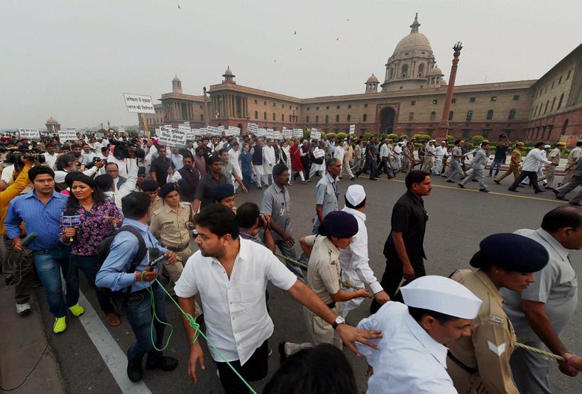 Congress, Congress March, Congress Protest Against intolerance, intolerance, Sonia Gandhi, Rahul Gandhi, modi, pm Modi, Pranab Mukherjee, Manmohan Singh, Congress News, Delhi News, India News