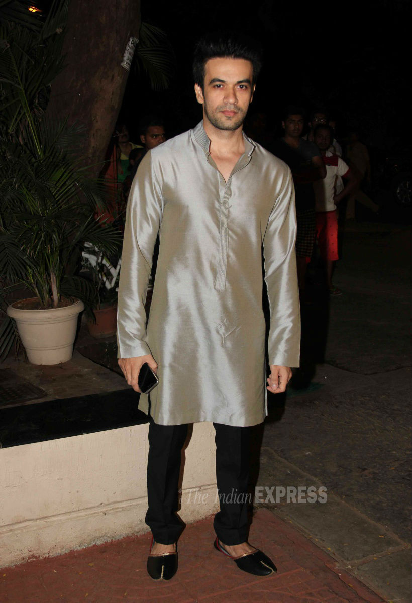 Shilpa Shetty, Sidharth Malhotra, Jacqueline Fernandez, Sidharth Malhotra, Akshay Kumar, Twinkle Khanna, Shamita Shetty, Raj Kundra, Abhishek Bachchan, Ekta Kapoor, Jeetendra, Rishi Kapoor, Randhir Kapoor, Karan Johar, Sophie Choudry, Manish Malhotra, Neelam Kothari, Samir Soni, Jackky Bhagnani, Diwali party, bollywood, entertainment