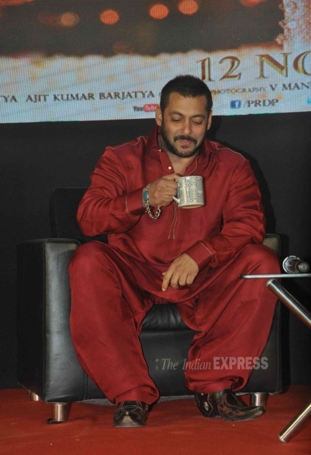 Salman Khan, Sooraj Barjatya, Sonam Kapoor, Harshaali Malhotra, Kareena Kapoor Khan, Sooraj pancholi