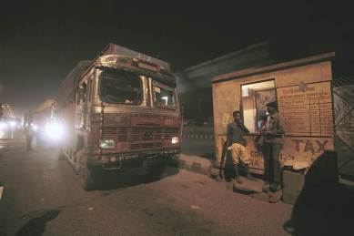 delhi, delhi trucks, trucks entering delhi, delhi news, trucks environmental concern, india news, indian express news