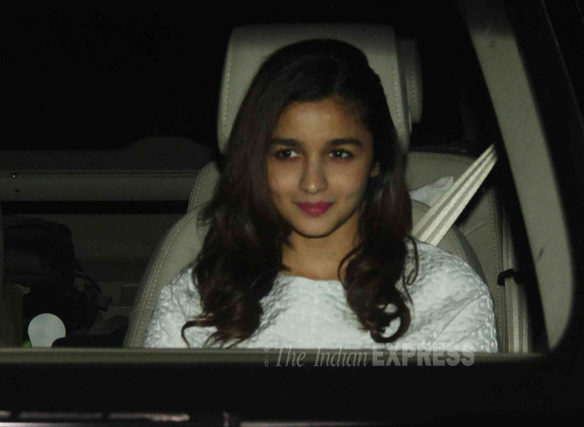 Dilwale, Dilwale Party, Shah Rukh Khan, Dilwale Shah Rukh khan, Varun Dhawan, Kriti Sanon, Alia bhatt, Sidharth Malhotra, Varun Sharma, chunkey Pandey, sajid Khan, Neil Nitin Mukesh, malaika Arora Khan, Dino Morea, Dilwale Party Pics, Shah Rukh Khan Mannat
