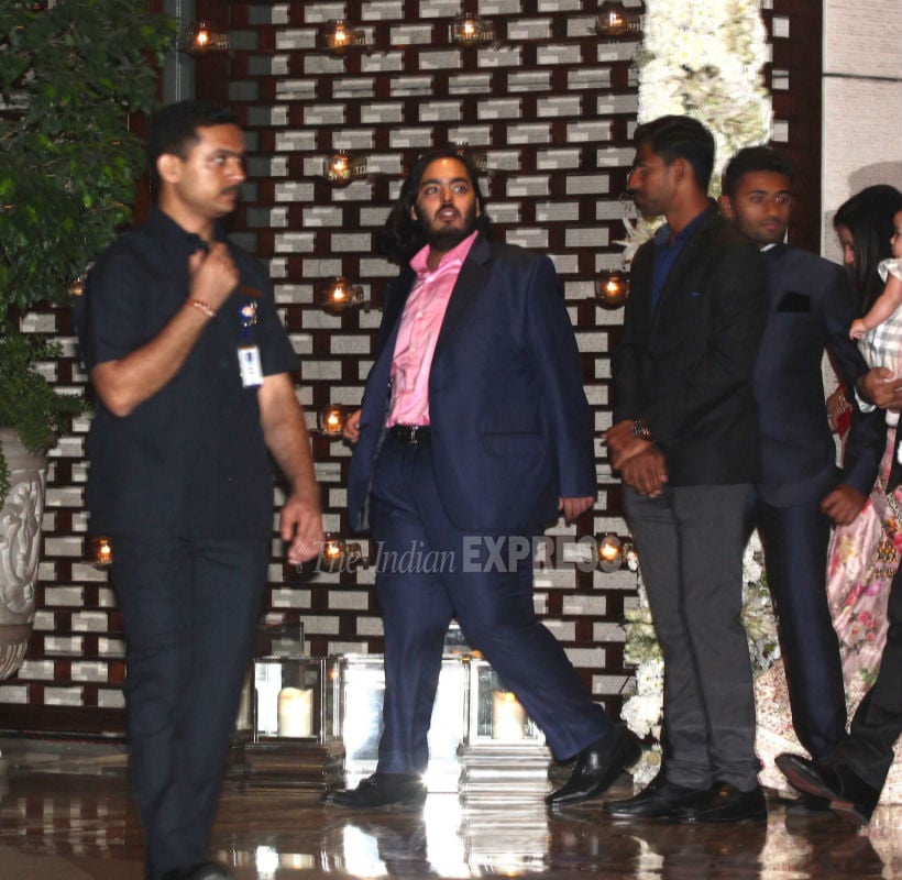 Shah Rukh Khan, Aishwarya Rai Bachchan, Abhishek Bachchan, Sridevi, Geeta Basra, Harbhajan Singh, Rohit Sharma, Ritika Sajdeh, Alia Bhatt, Vidya Balan, Aditya Roy Kapur, Dino Morea, Athiya Shetty, Suniel Shetty, Akshay Kumar, Twinkle Khanna, Suniel Shetty, John Abraham, Sushmita Sen, Sonakshi Sinha, Sophie Choudry, Armaan Jain, Ameesha patel, Tina Ambani, Mukesh Ambani, bollywood, entertainment
