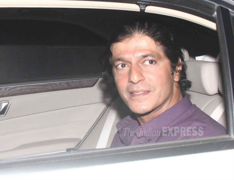 Dilwale, Dilwale Party, Shah Rukh Khan, Dilwale Shah Rukh khan, Varun Dhawan, Kriti Sanon, Alia bhatt, Sidharth Malhotra, Varun Sharma, chunkey Pandey, sajid Khan, Neil Nitin Mukesh, malaika Arora Khan, Dino Morea, Dilwale Party Pics, Shah Rukh Khan Mannat