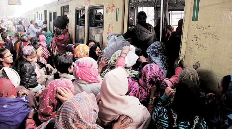 The women’s coach saw about 30 seconds of frenzied boarding Saturday. Missing this train would have meant over an hour’s wait for the next one. (Express Photo by Gajendra Yadav)