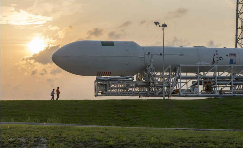 SpaceX, SpaceX Falcon 9, Falcon 9 rocket, Falcon 9 rocket landing, Falcon 9 landing video, video of Falcon 9 landing, SpaceX Tesla, SpaceX Elon Musk, Elon Musk Falcon 9 landing, Falcon 9 pictures