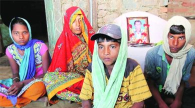 hooch tradegy, gujarat hooch tragedy, death, liquor death, liquor death, mahisagar news, indian express