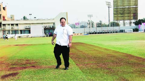 Men with dirt on their hands | Sports News, The Indian Express - 480 x 267 jpeg 23kB