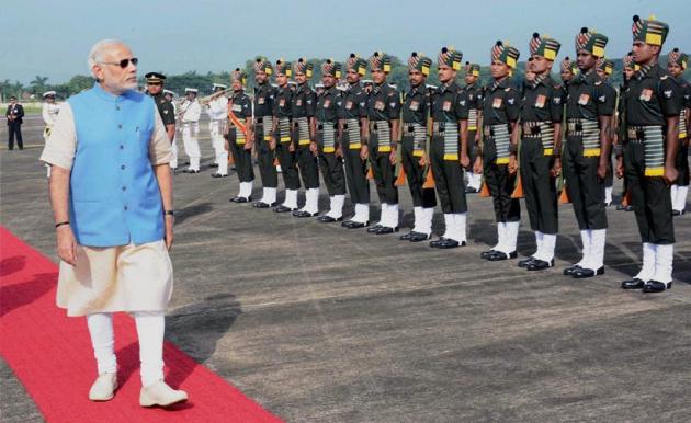 Narendra Modi, INS Vikramaditya, Narendra Modi INS Vikramaditya, modi on INS Vikramaditya, Modi chairs Unified Commanders Conference, Modi INS Vikramaditya pics, RK Dhowan, Dalbir Singh, Modi in Kochi, Modi in Kerala, modi News, Narendra Modi pics, Narendra Modi news