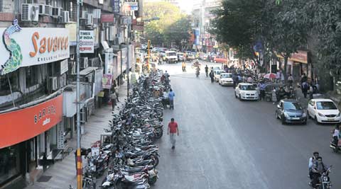 Pune festive bonanza: For the first time, MG Road to woo midnight shoppers  | Pune News - The Indian Express