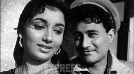 Sadhana, Sadhana passes away, Sadhana Death, Sadhana Films, Sadhana Filmography, Sadhana Movies, Sadhana Asli Naqli, Sadhana Mera Saaya, Sadhana Arzoo, Sadhana Ek Phool Do Mali, Sadhana Woh Kaun Thi, Sadhana news