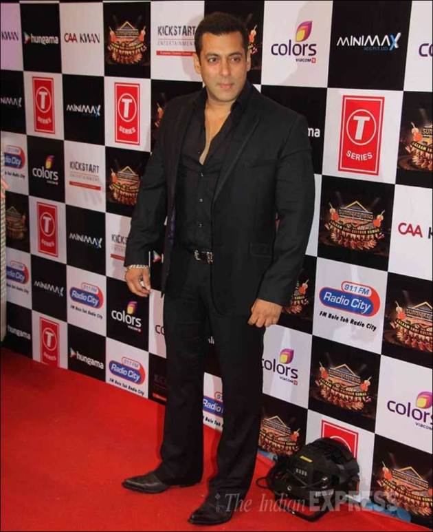 2015 controversies, AIB roast, Karan Johar, Ranveer Singh, shah rukh khan, controversies, Arjun Kapoor, Aamir Khan, Radhika Apte, Maggi, maggi controversy, , Aishwarya Rai, FTII deadlock, censor board, Pahlaj Nihalani, amitabh bachchan, Deepika Padukone, Sonam Kapoor, Salman Khan, Award Wapsi, Dibakar Banerjee, Anand Pathwardhan, Pinga, Bajirao Mastani, Intolerance, Bollywood