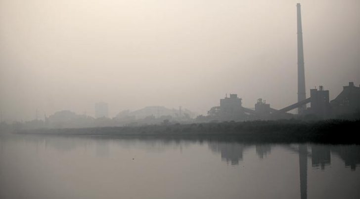 Delhi witnessed another smog-covered morning Thursday. (Express Photo by Tashi Tobgyal)
