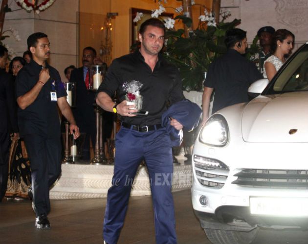 Shah Rukh Khan, Aishwarya Rai Bachchan, Abhishek Bachchan, Sridevi, Geeta Basra, Harbhajan Singh, Rohit Sharma, Ritika Sajdeh, Alia Bhatt, Vidya Balan, Aditya Roy Kapur, Dino Morea, Athiya Shetty, Suniel Shetty, Akshay Kumar, Twinkle Khanna, Suniel Shetty, John Abraham, Sushmita Sen, Sonakshi Sinha, Sophie Choudry, Armaan Jain, Ameesha patel, Tina Ambani, Mukesh Ambani, bollywood, entertainment
