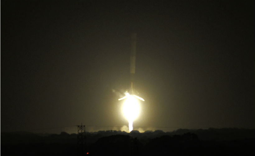 SpaceX, SpaceX Falcon 9, Falcon 9 rocket, Falcon 9 rocket landing, Falcon 9 landing video, video of Falcon 9 landing, SpaceX Tesla, SpaceX Elon Musk, Elon Musk Falcon 9 landing, Falcon 9 pictures