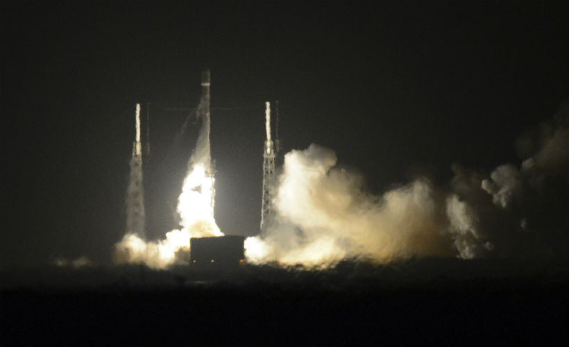 SpaceX, SpaceX Falcon 9, Falcon 9 rocket, Falcon 9 rocket landing, Falcon 9 landing video, video of Falcon 9 landing, SpaceX Tesla, SpaceX Elon Musk, Elon Musk Falcon 9 landing, Falcon 9 pictures
