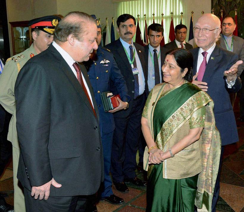 Sushma Swaraj, Nawaz Sharif, Beijing Pollution, China Pollution, Red Alert For Pollution in Beijing, Sushma Swaraj Nawaz Sharif, Swaraj meets Sharif, Top Frames, Indian Express, Top Frames pics