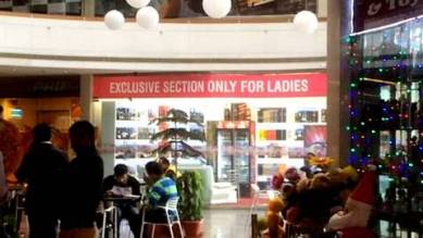 Kerala liquor outlet, Kerala liquor outlet protest, Kerala State Beverages Corporation Ltd (Bevco), relocation of liquor outlets, Kerala liquor, indian express news