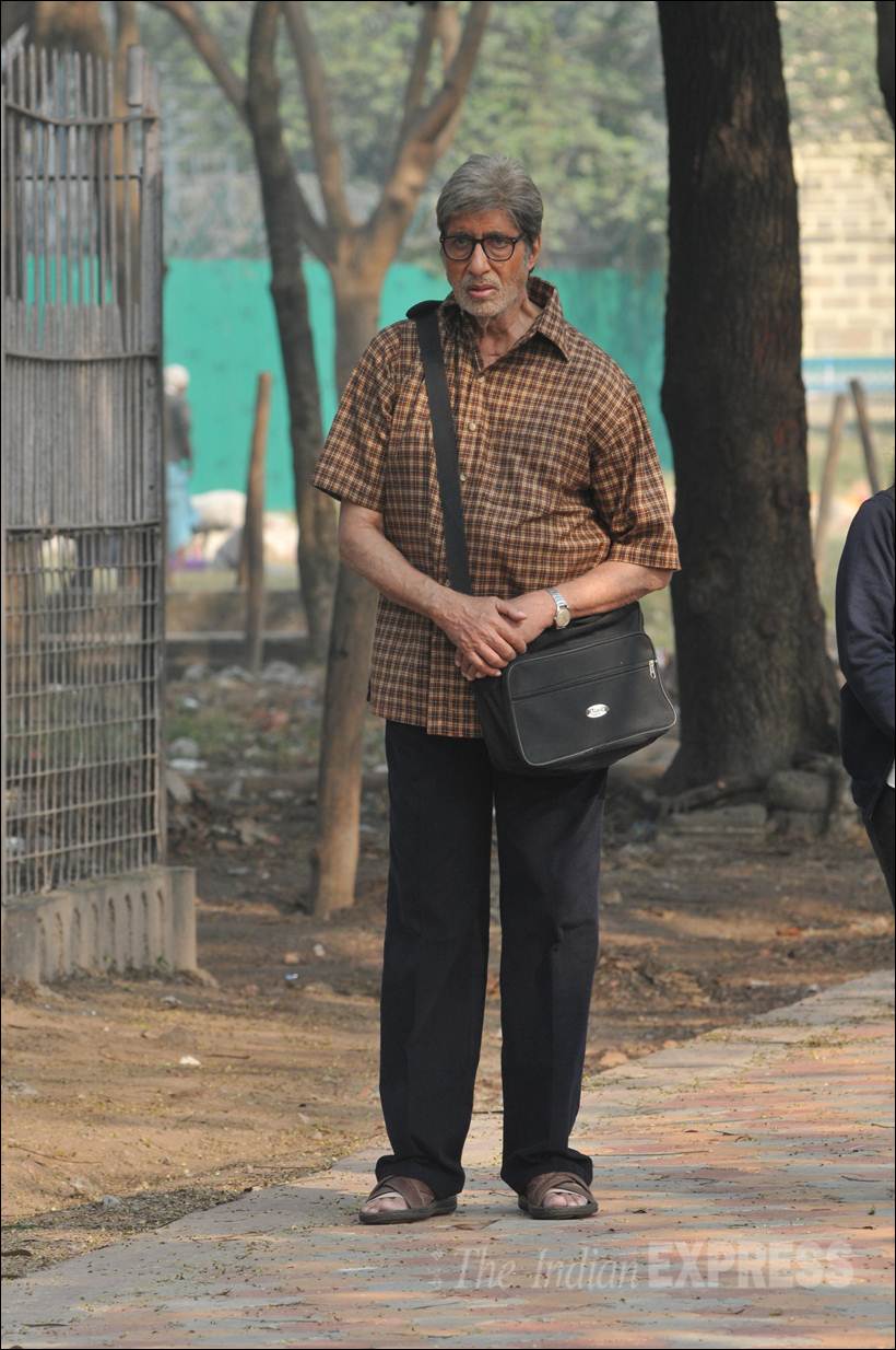 amitabh bachchan, big b, amitabh bachchan football, amitabh bachchan pics, entertainment