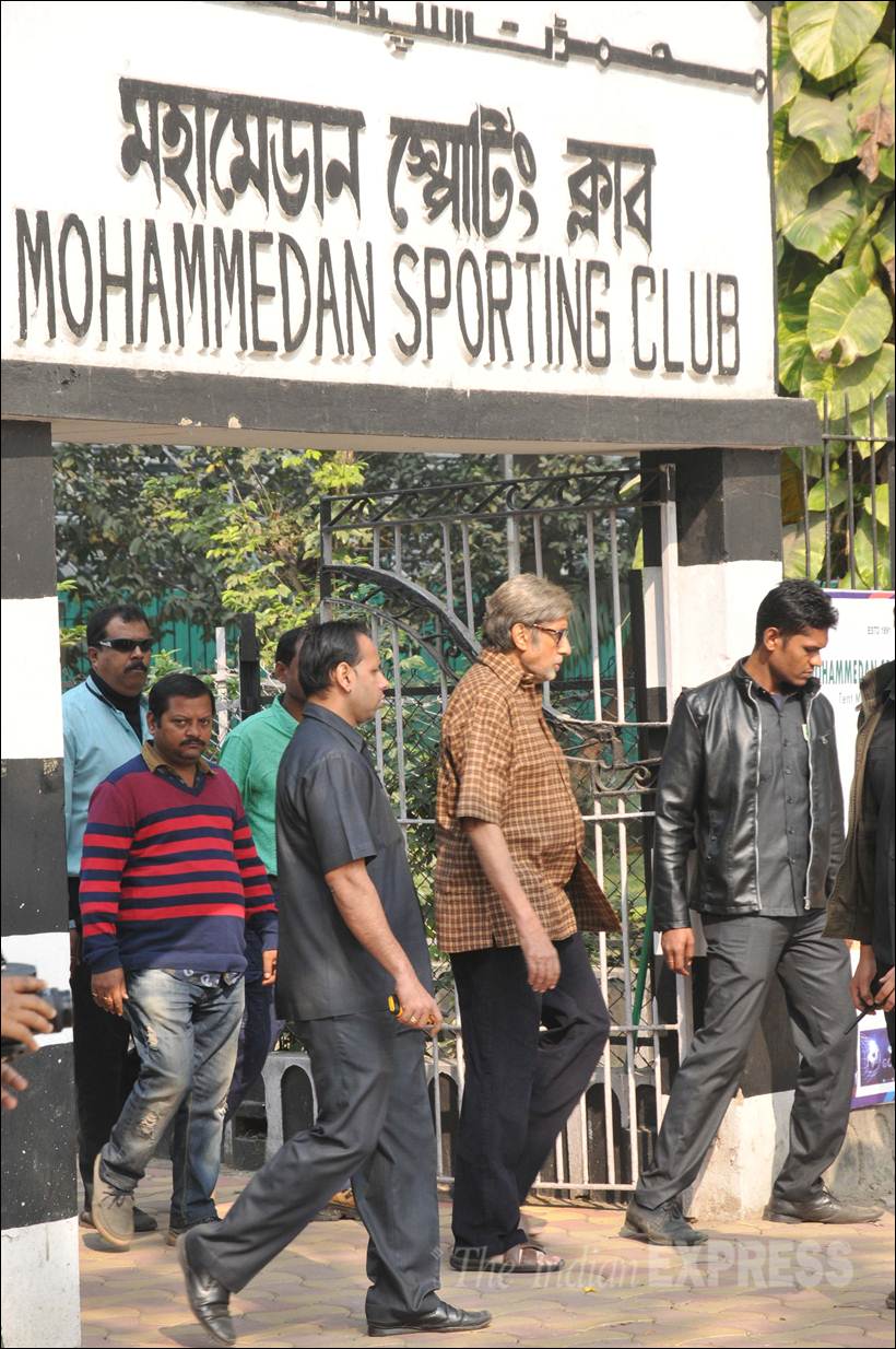 amitabh bachchan, big b, amitabh bachchan football, amitabh bachchan pics, entertainment