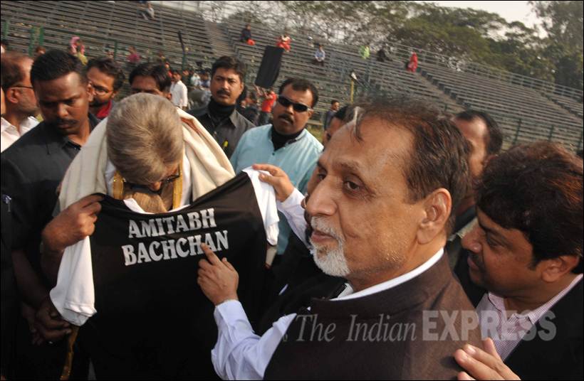 amitabh bachchan, big b, amitabh bachchan football, amitabh bachchan pics, entertainment