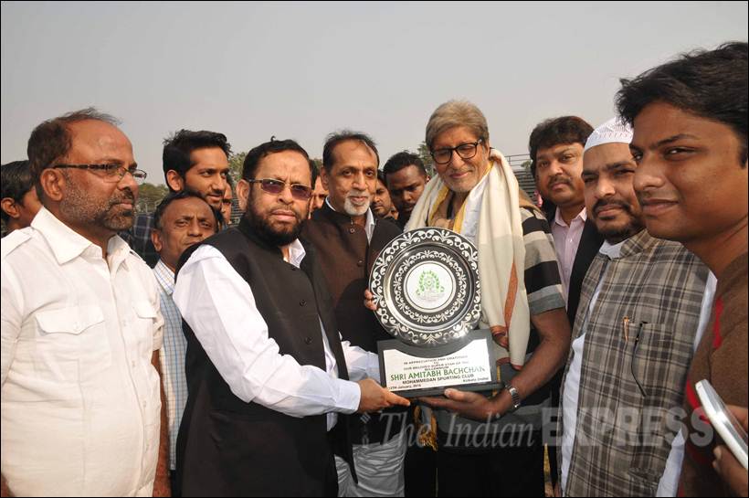 amitabh bachchan, big b, amitabh bachchan football, amitabh bachchan pics, entertainment