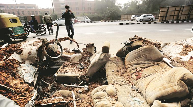  munirka, people burried alive, truck accident, people dead in truck accident in delhi, delhi accident, delhi news