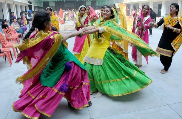 PHOTOS: Stunning photos of India celebrating Lohri, Makar Sankranti ...