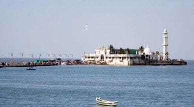 haji ali, haji ali dargah, women in haji ali, women entry, muslim women in haji ali, bombay high court, bombay hc judgement, haji lai trust, indian express news, india news