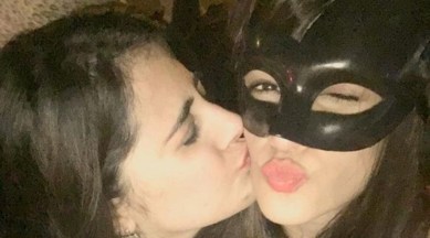 kriti sanon, dilwale, kriti sanon movies, kriti sanon new year, kriti sanon parties in delhi, kriti sanon mask, kriti sanon news, kriti sanon instagram, kriti sanon latest pics, kriti sanon upcoming movies, entertainment news